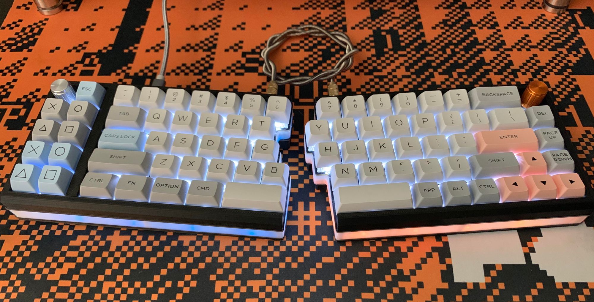 By far Anne Pro 2 is still one of the best 60% stock keeb out there :  r/MechanicalKeyboards